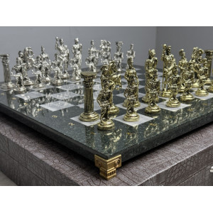 Шахматы из камня подарочные «Римское сражение» — ручная работа, каменная доска 44×44 см