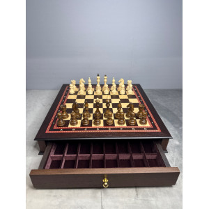 Шахматы подарочные в ларце с фигурами из клена