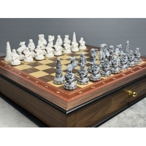 Шахматы подарочные с фигурами из мрамора «Северные народы»