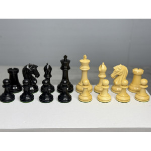 Шахматные фигуры из самшита и палисандра