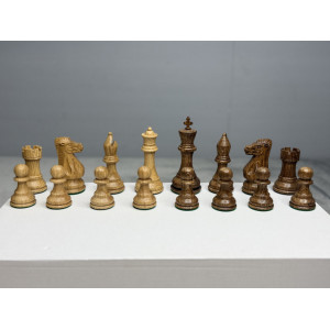 Шахматные фигуры из дуба